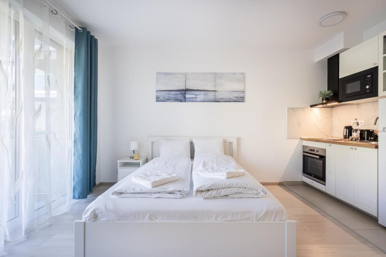 Grand Corvin Studio With Balcony Будапеща Екстериор снимка