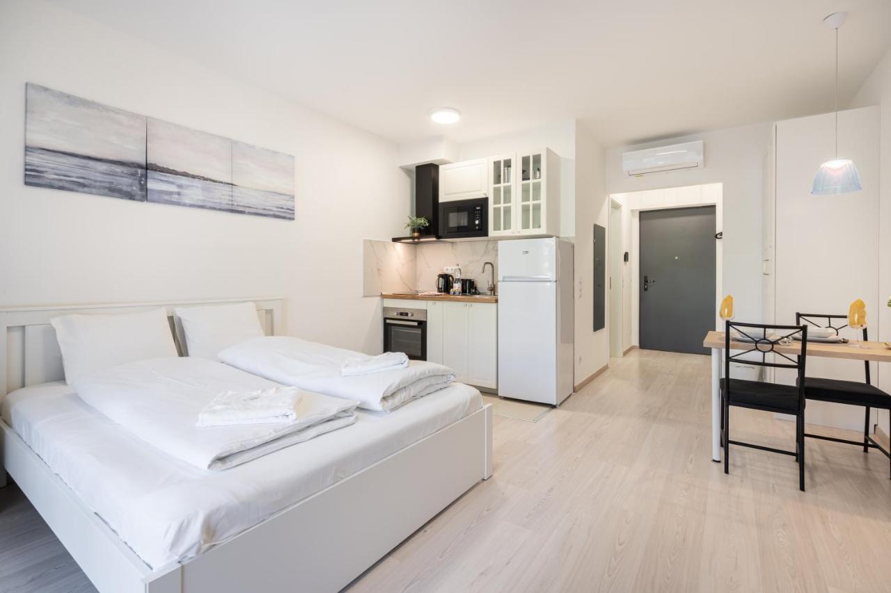 Grand Corvin Studio With Balcony Будапеща Екстериор снимка